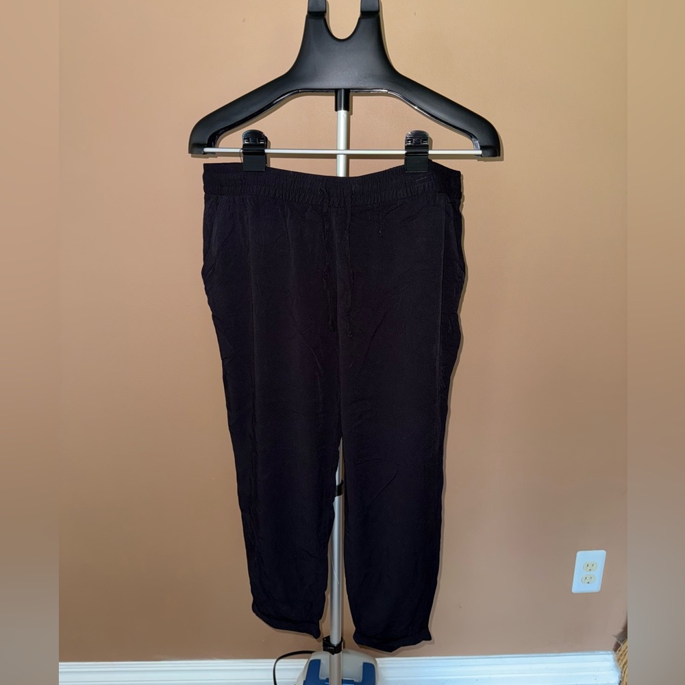 Old Navy Black Cropped Pants